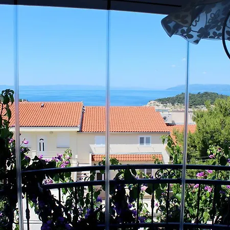 Adriona With Parking Макарска