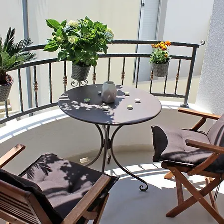 Apartment Adriona With Parking Makarska